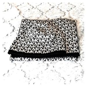 MK Scarf & Hat Set Sz O/S